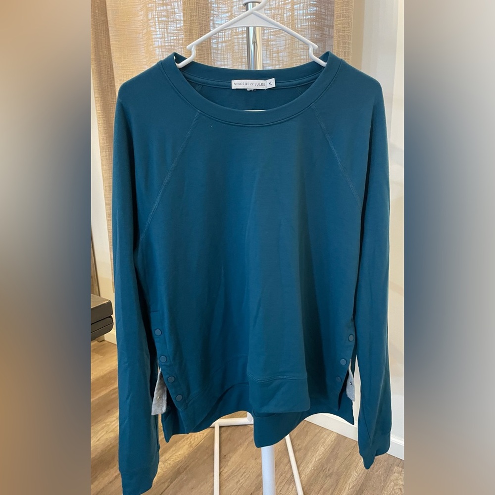 NWOT Sincerely Jules Teal Long Sleeve Top with side snap detail